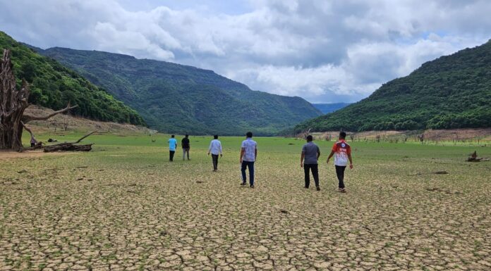 २३ वर्षांनंतर ‘तिलारी’च्या पोटातून उरले-सुरले गाव अवतरले; धरणग्रस्तांनी ‘मूळ गावी’ जागवल्या आठवणी!