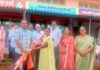 पालकमंत्री नितेश राणे यांच्या वाढदिवसानिमित्त मच्छी विक्रेत्या महिलांना सावलीच्या छत्र्यांचे वाटप