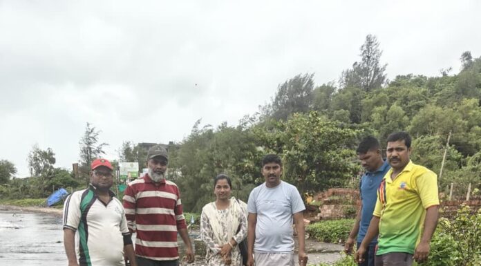 हर्णै बायपास समुद्रकिनाऱ्यावर मृत अवस्थेत आढळलेल्या डॉल्फिनवर अंत्यविधी