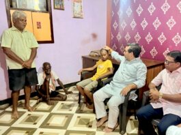 अपघातात मृत्यू झालेल्या मिलिंद घाडी यांच्या कुटुंबीयांचे पालकमंत्री नितेश राणे यांच्याकडून सांत्वन