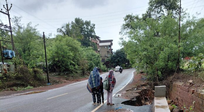 दापोली-खेड मार्गावरील मोरी खचली; निकृष्ट कामामुळे अपघाताचा धोका वाढला