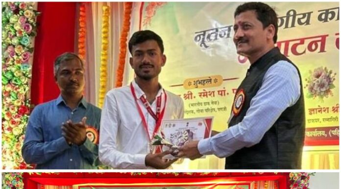 उत्कृष्ट कामगिरीबद्दल वेरळचे पोस्टमास्तर रियाज तडवी यांचा गौरव