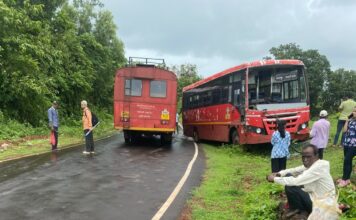 राजापुरात रानतळे मार्गावर दोन एसटी बस एकमेकांवर आदळून अपघात
