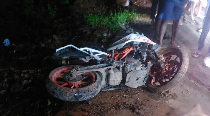 दोडामार्ग-भेडशी येथे भरधाव दुचाकी घसरून अपघातात दोन युवक गंभीर