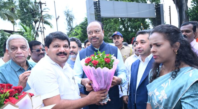 कणकवलीत महसूलमंत्री चंद्रशेखर बावनकुळे यांचे अबिद नाईक यांच्या हस्ते स्वागत