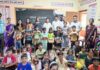 अंबाजी शाळेतील विद्यार्थ्यांना शैक्षणिक साहित्य वाटप
