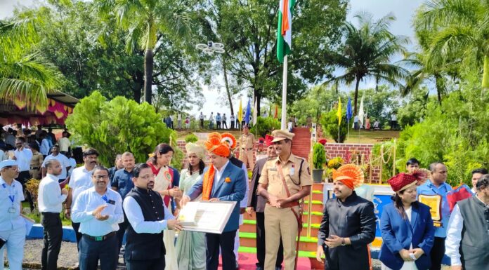 स्वातंत्र्यदिनी डॉ. राजेंद्र पाताडे यांचा विशेष सत्कार