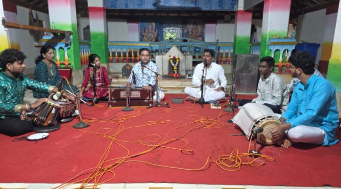 श्रावण मेळ्यात भक्तीगीतांची सुरेल मैफिल