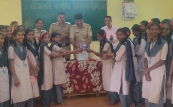 कोटकामते विद्यालयात पोलीस बांधवांना राखी बांधून रक्षाबंधन उत्साहपूर्ण वातावरणात संपन्न!