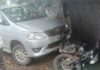 तुरळ येथे तीन वाहनांचा भीषण अपघात; कार आणि दुचाकीला धडक दिल्यानंतर कार थेट दुकानात घुसली