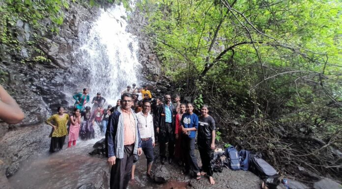 साखर विद्यालयाची सातनाला धबधबा पोसरे येथे वर्षा सहल उत्साहात