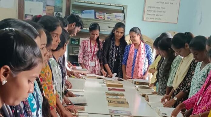 डॉ. तात्यासाहेब नातू महाविद्यालयात ग्रंथ प्रदर्शनाचे आयोजन
