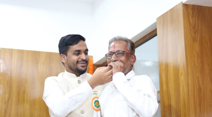वैभववाडी बसस्थानकातील समस्या बाबतचे श्री.डी. के. सुतार यांचे उपोषण स्थगित