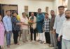 आठ महिन्यांपूर्वी हरवलेले पाकीट रिक्षाचालकाने प्रामाणिकपणे केले परत; खेडमध्ये सिकंदर कुंभार्लीकर यांचा सत्कार