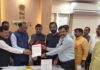 विशेष मतदार पुनर्निरीक्षणाचे काम करणाऱ्या कर्मचाऱ्यांना ४५ दिवसांची विशेष नैमित्तिक रजा द्या