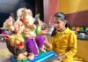 चिमुकल्या हातांनी बाप्पाची सेवा; धामणीत गणेशमूर्तीला दिला जातोय रंगरंगोटीचा साज
