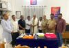 आचरा पोलीस स्टेशनचे सहाय्यक पोलीस निरीक्षक संजय कातिवले यांचा रामेश्वर संस्थानकडून सन्मान