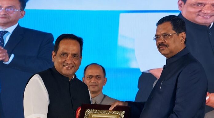 जिल्हा वकील संघटनेचे अध्यक्ष अॅड. परिमल नाईक यांचा कोल्हापूर सर्किट बेंचच्या वर्धापन दिन सोहळ्यात सन्मान