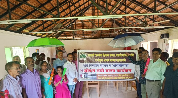दिव्यांग बांधवांना सावली संस्थेकडून मोफत छत्र्यांचे वाटप