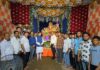 वेंगुर्ले गाडीअड्डा येथील वेंगुर्ले च्या राजा चरणी आम. दीपक केसरकर लीन…