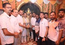 रेडी येथे आ. निलेश राणे यांनी घेतले सभापती प्रितेश राऊळ यांच्या गणपतीचे दर्शन