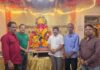 कणकवलीच्या मानाच्या संतांच्या गणपतीचे अबिद नाईक यांनी घेतले दर्शन