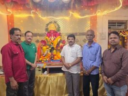 कणकवलीच्या मानाच्या संतांच्या गणपतीचे अबिद नाईक यांनी घेतले दर्शन