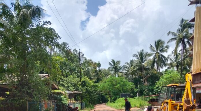 कणकवली गणपती साना-जाणवली महामार्ग जोडणाऱ्या रस्त्यावरील खड्डे बुजवले
