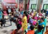 चतुर्थी सणानिमित्त मत्स्यव्यावसायिक महिलांना मत्स्य संस्थेतर्फे कडधान्य वाटप