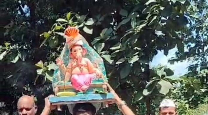 महाराष्ट्राची हास्यजत्रा फेम प्रभाकर मोरे यांच्या घरी गणरायाचे आगमन