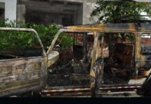 रत्नागिरीत समाजकंटकाचा खोडसाळपणा; काचा फोडून कार पेटवली