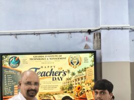 शिक्षकाची भूमिका साकारत विद्यार्थ्यांनी घेतला अध्यापनाचा अनुभव