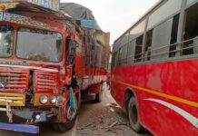गुहागर–चिपळूण मार्गावर एसटी बसला ट्रकची धडक