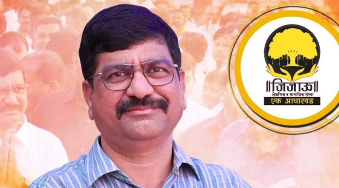 पालघरवाडीच्या गणेशोत्सवात निलेश सांबरे यांची उपस्थिती