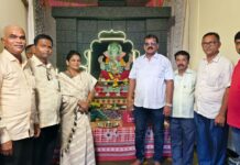 जि.प. सदस्या सौ. पूजा निकम यांनी घेतले ‘सावर्डेचा राजा’चे दर्शन