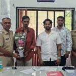 दाणोलीतील तरुणांनी पोलिसांकडे सुपूर्द केले ट्रक चालकाचे पाकीट