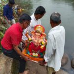 “येईन पुढच्या वर्षी लवकर,भाव मनीचा खरा राहू दे | आभाळागत माया तुझी, लेकरावर राहू दे– भाविकांची बाप्पाला प्रार्थना !