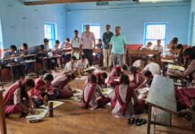 माखजन हायस्कुल मध्ये इलिमेंटरी आणि इंटरमिजीएट परीक्षा