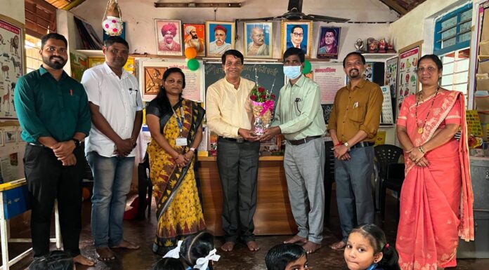 आदर्श शिक्षक पुरस्कारप्राप्त विनोद हुंबरे यांचा चिवेलीत सत्कार