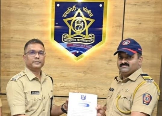 ऑनलाइन देयक सेवेत देवरुखचे पोलीस अंमलदार सागर मुरुडकर राज्यात प्रथम
