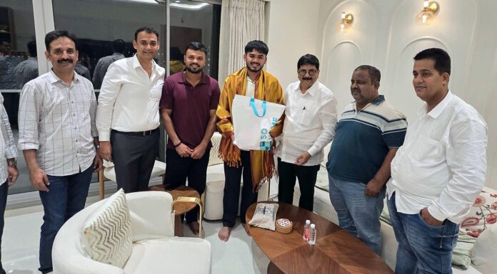 चेन्नई सुपर किंग्जचा स्टार आयुष म्हात्रे यांनी आ. शेखर निकम यांची घेतली सदिच्छा भेट