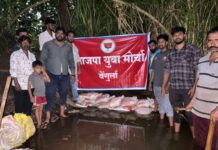 आडेली गावात भाजप युवा मोर्चा तर्फे बंधारा घालून पाणी अडवा पाणी जिरवाचा संदेश