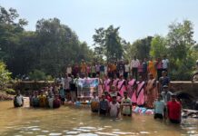 माडखोल बोडणपूल येथे उभारला बंधारा