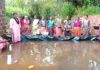 पळसंब गावठणवाडी झरीचा व्हाळ येथे श्रमदानातून बंधारा उभारणी