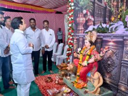 श्रीकृष्ण नगर येथील नवरात्रोत्सवाला मंत्री नितेश राणे यांची भेट