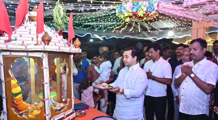 गुजराती बांधवांच्या नवरात्रोत्सवाला मंत्री नितेश राणे यांची भेट