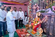 श्रीकृष्ण नगर येथील नवरात्रोत्सवाला मंत्री नितेश राणे यांची भेट