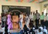 आरवली-टांक विद्यालयाला माजी विद्यार्थ्यांकडून ₹४२,५०० किमतीच्या वस्तूंची भेट