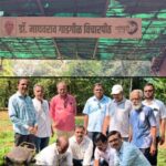 गोपुरीतील चिकूच्या बागेतील व्यासपीठाला माधवराव गाडगीळ यांचे नाव