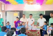 संदीप चौकेकर यांच्या वाढदिवसानिमित्त हळवलमधील तीन शाळांतील विद्यार्थ्यांना वह्या व खाऊवाटप